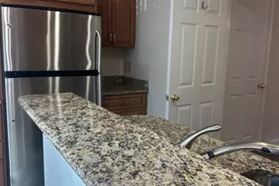 560 Colecroft Ct, Alexandria, VA 22314 - Photo 7