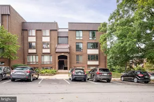 110 Roberts Ln, Alexandria, VA 22314 - Photo 29