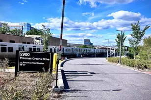 1808 Potomac Greens Dr, Alexandria, VA 22314 - Photo 43