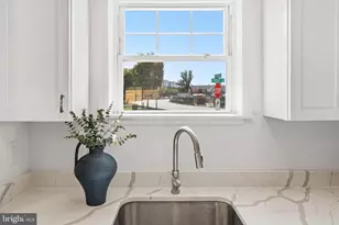 1019 First St, Alexandria, VA 22314 - Photo 11