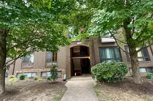 122 Roberts Ln, Alexandria, VA 22314 - Photo 23