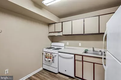 29 Canterbury Square #201, Alexandria, VA 22304 - Photo 9