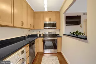 1251 E Abingdon Dr, Alexandria, VA 22314 - Photo 13