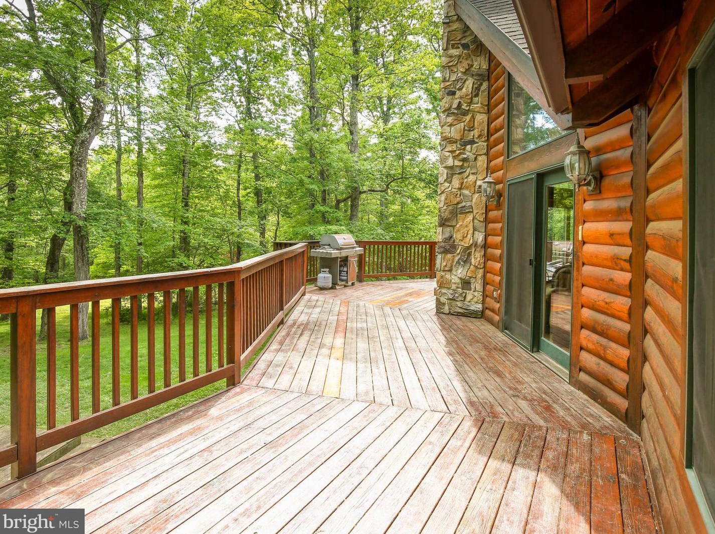 872 Bench Ln, Mount Weather VA  20135-4861 exterior