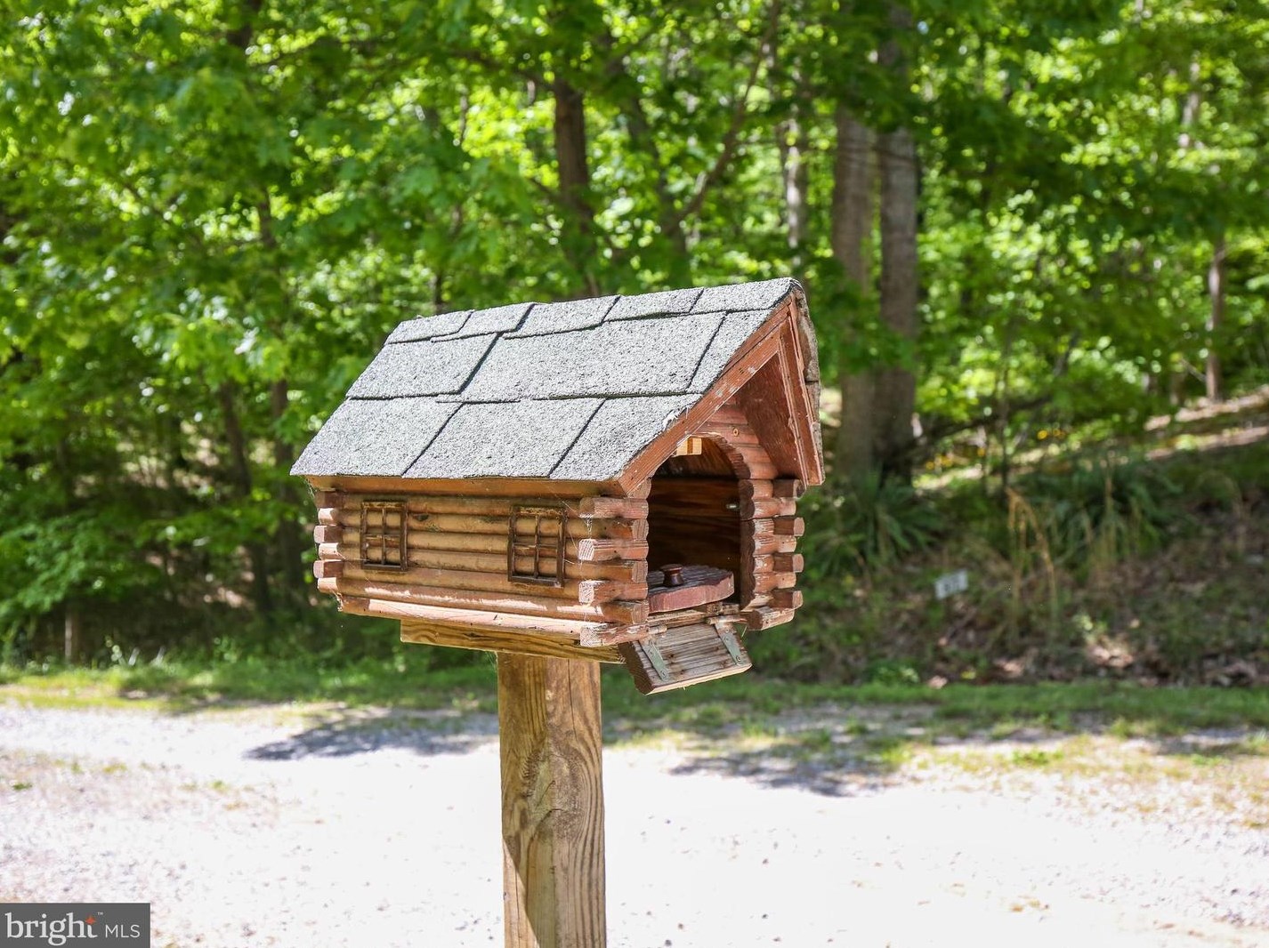 872 Bench Ln, Mount Weather VA  20135-4861 exterior