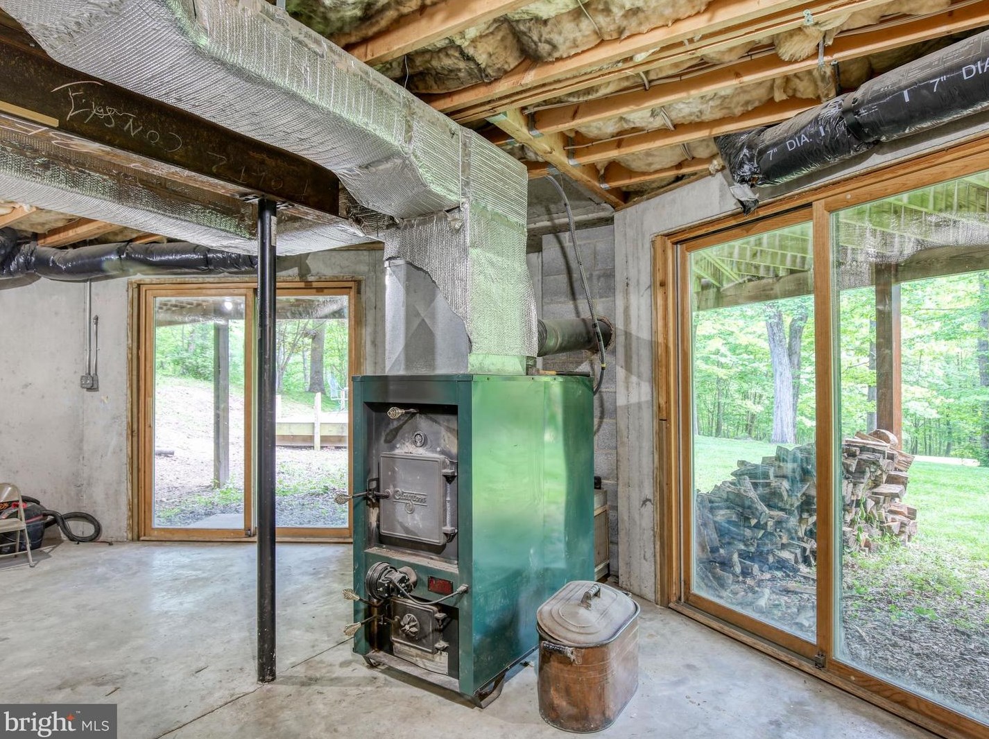 872 Bench Ln, Mount Weather VA  20135-4861 exterior