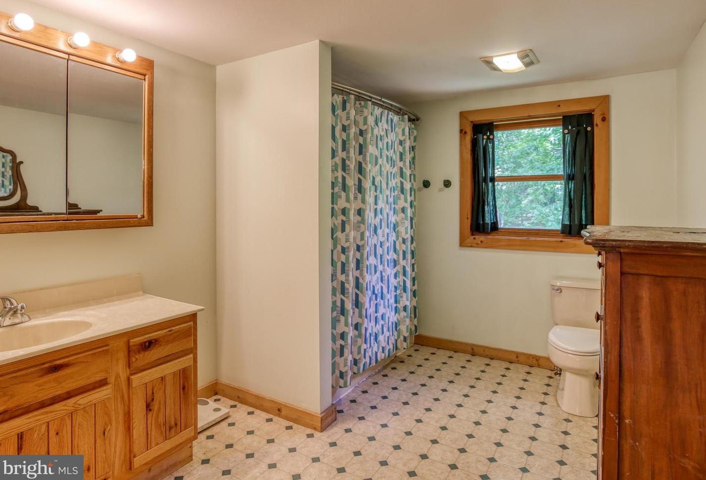 872 Bench Ln, Mount Weather VA  20135-4861 exterior