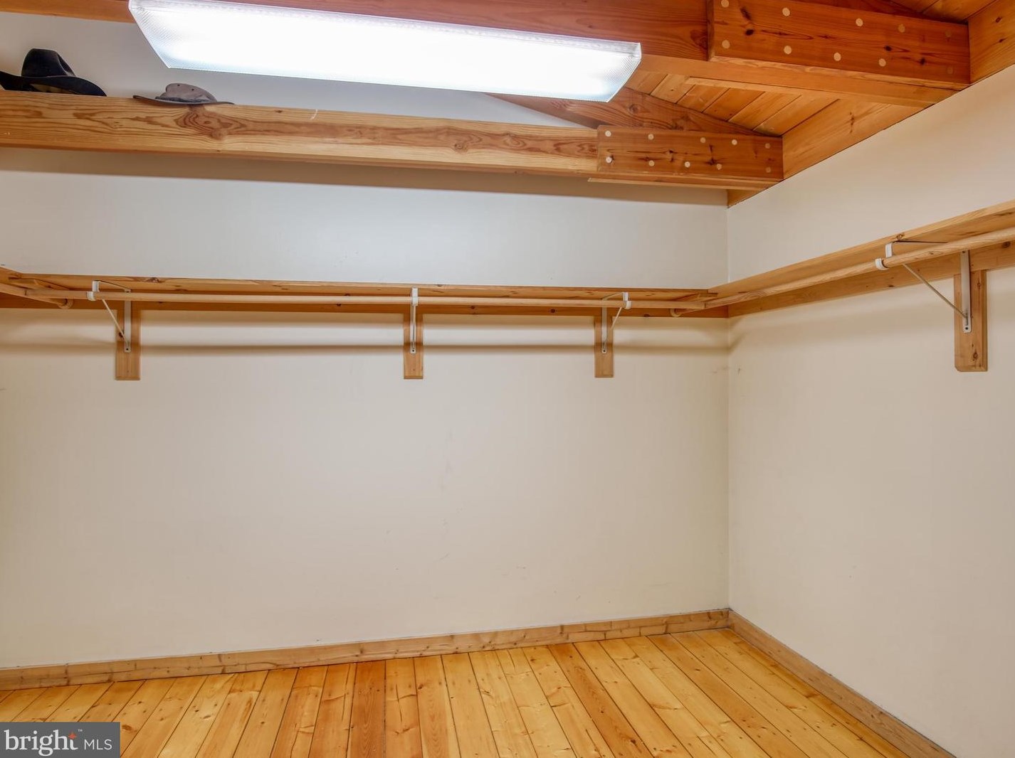 872 Bench Ln, Mount Weather VA  20135-4861 exterior