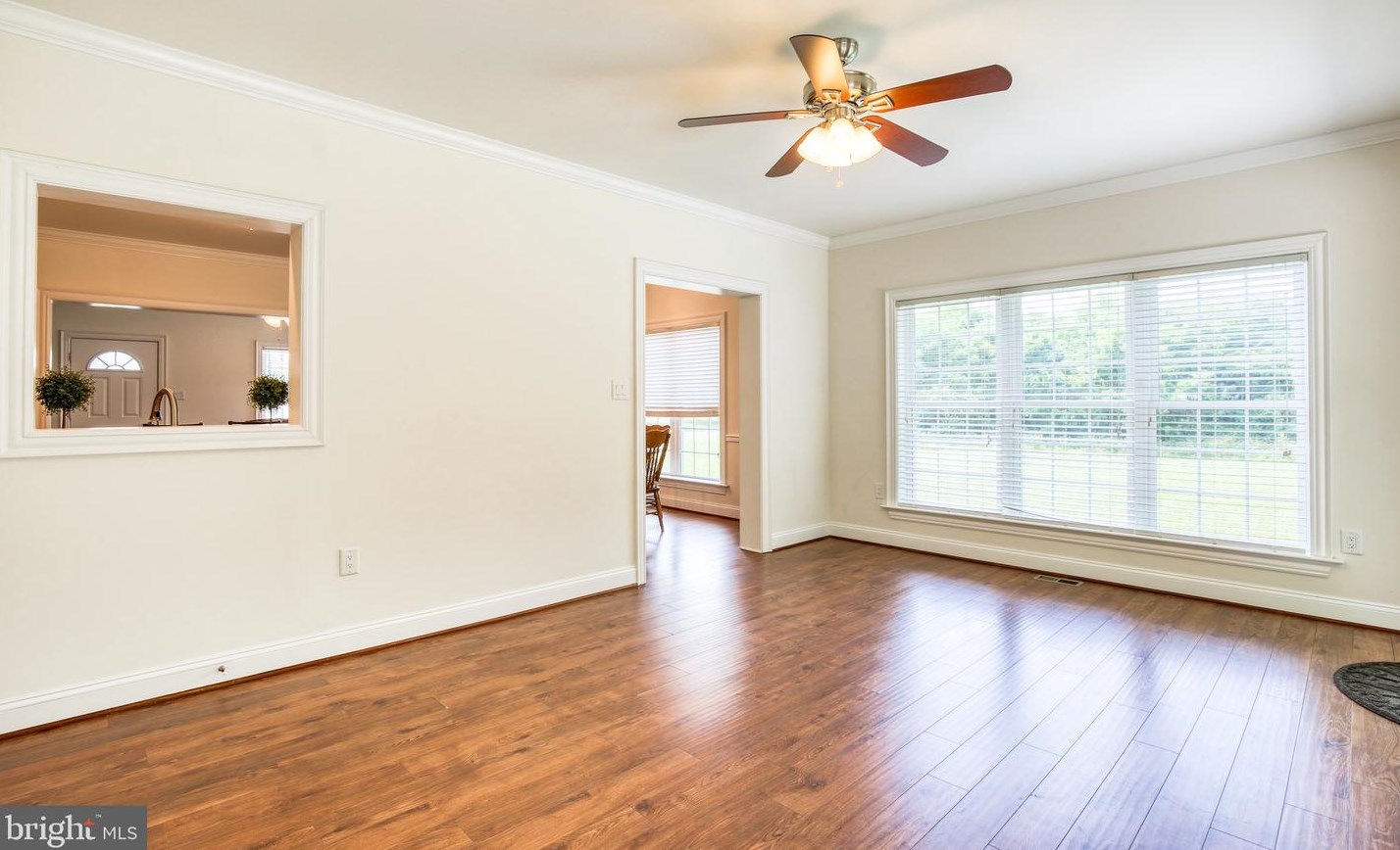 220 Chamberlain St, Mount Weather VA 22611 exterior