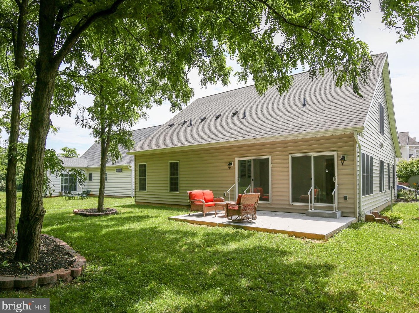 220 Chamberlain St, Mount Weather VA 22611 exterior
