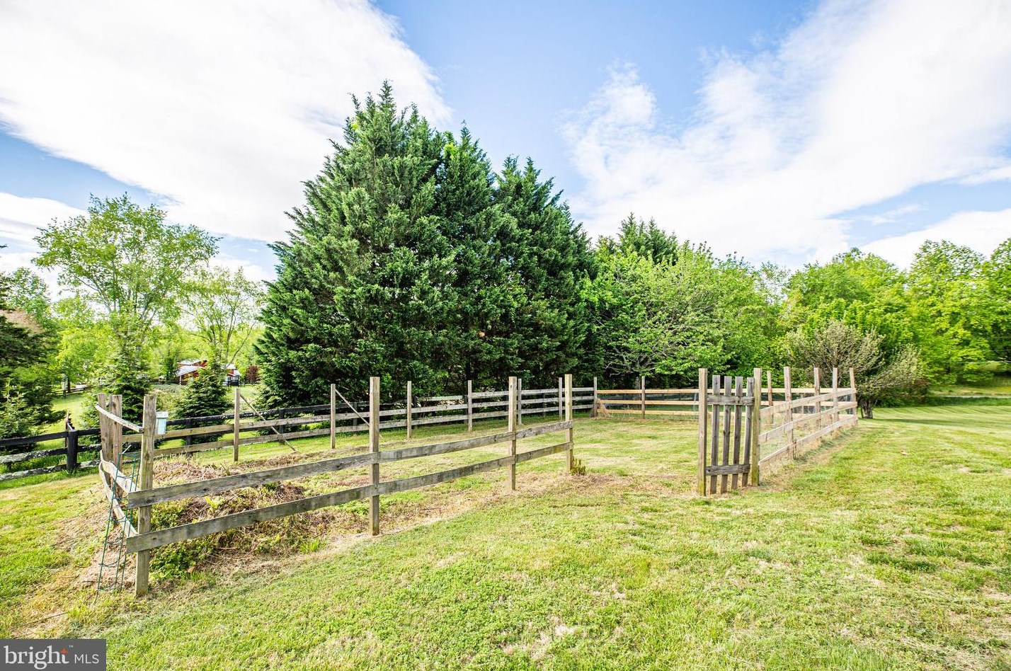 17418 Waterloo Rd, Viewtown VA  20106-2166 exterior