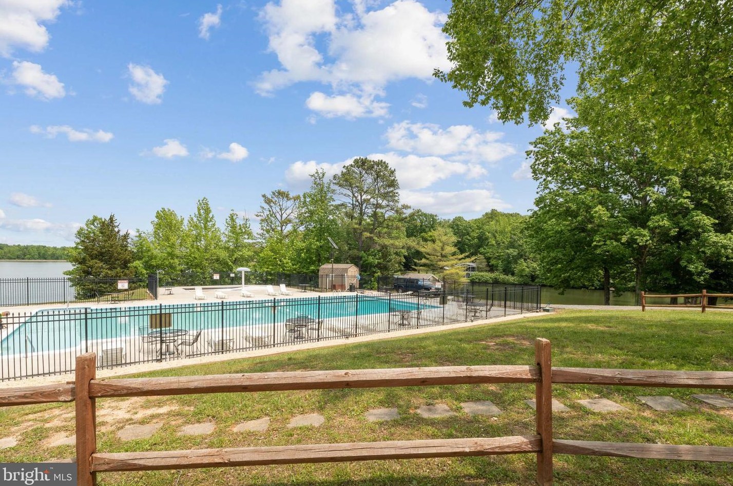 74 Albertson Ct, Ruther Glen VA  22546-1512 exterior