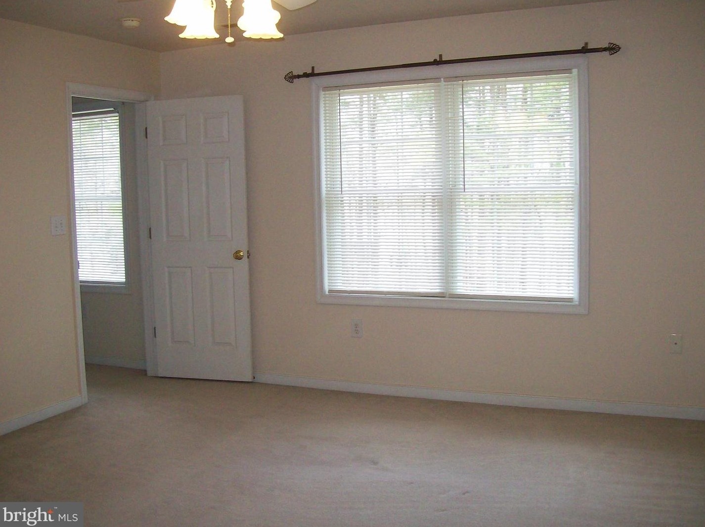 733 Glen Cove Dr, Ruther Glen VA  22546-1504 exterior