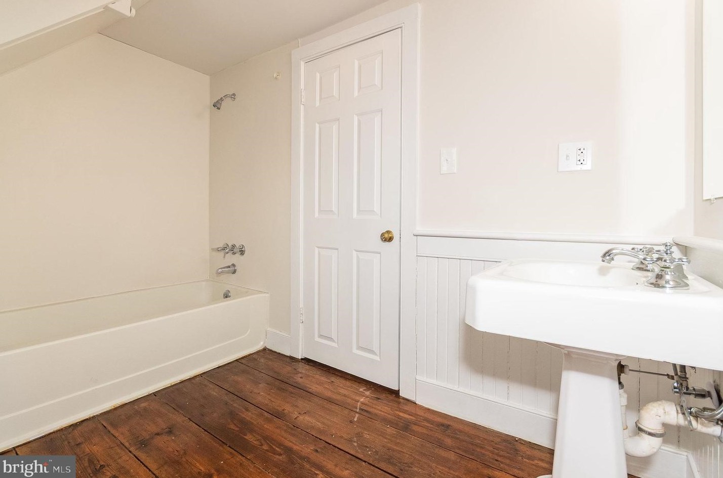2349 Skinkers Neck Rd, Rappnhanck VA  22538-2024 exterior