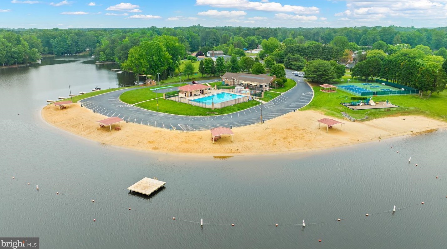 4 Heritage Cv, Ruther Glen VA  22546-1052 exterior