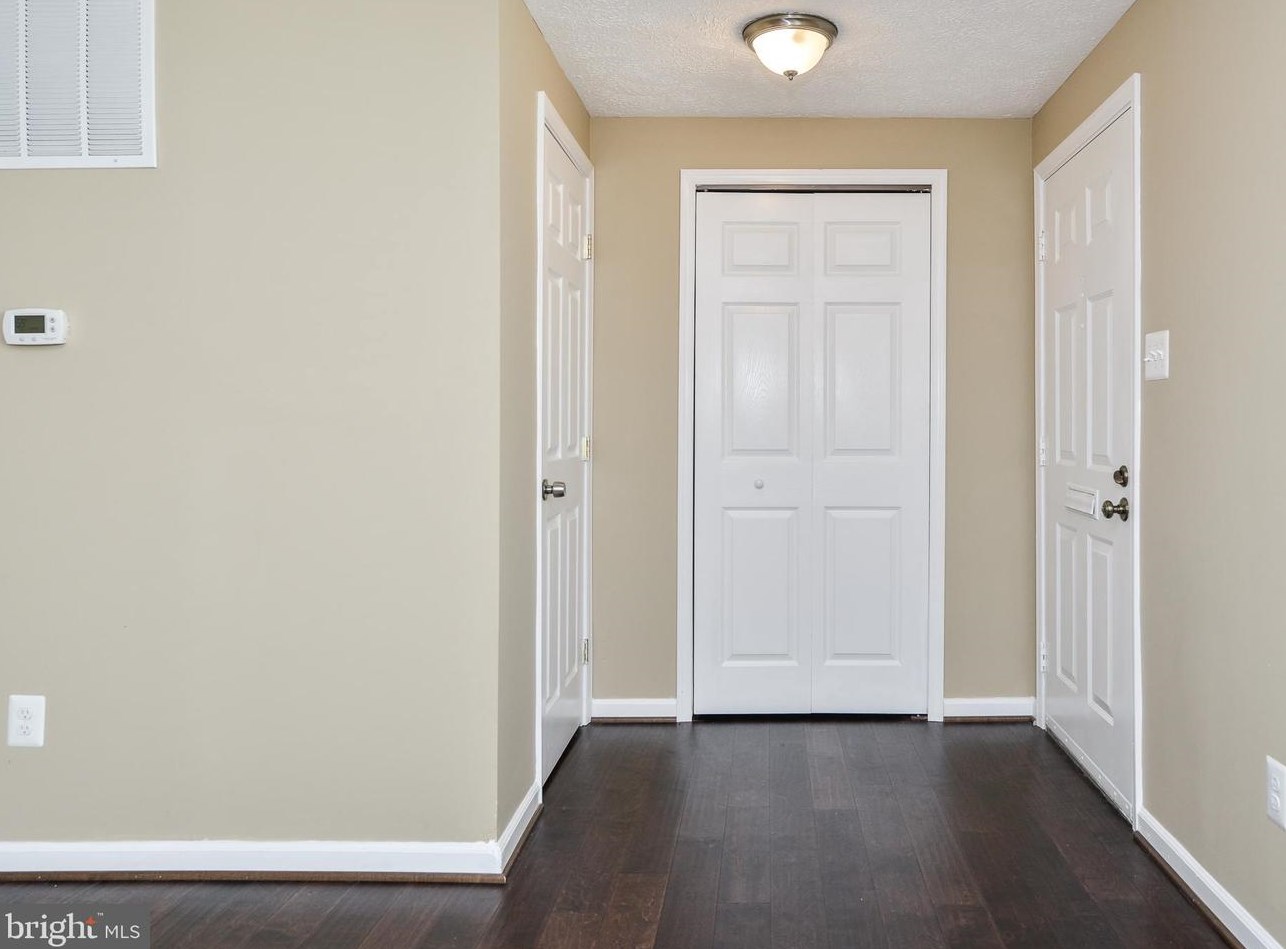 300 Gundry Dr, Falls Church, VA 22046