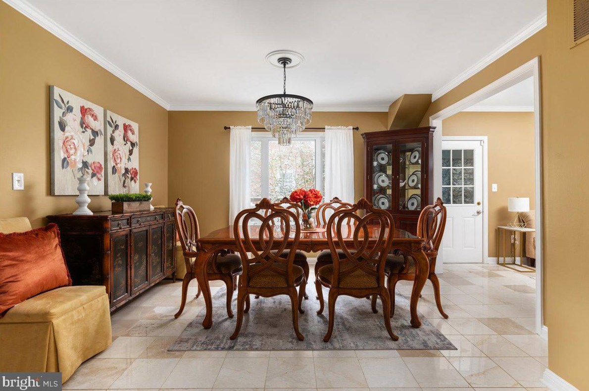 907 Lincoln Ave, Falls Church VA  22046-2512 exterior