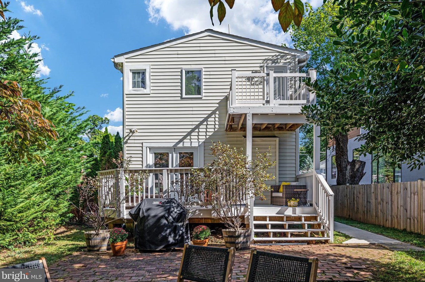 907 Lincoln Ave, Falls Church VA  22046-2512 exterior