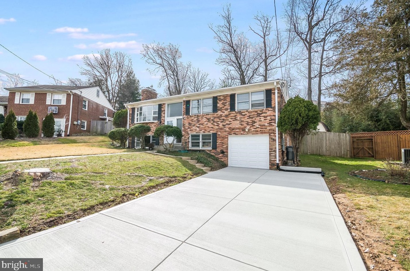 948 Rochester St, Arlington VA  22205-1525 exterior