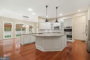 1019 E Kensington Cir, Fredericksburg, VA 22401 - Photo 9