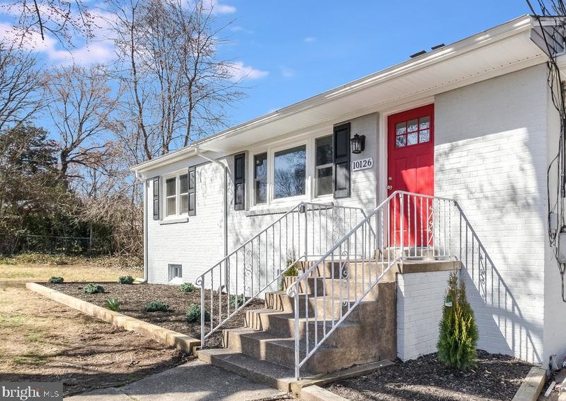 10126 Dwight Ave, Fairfax VA  22032-1034 exterior