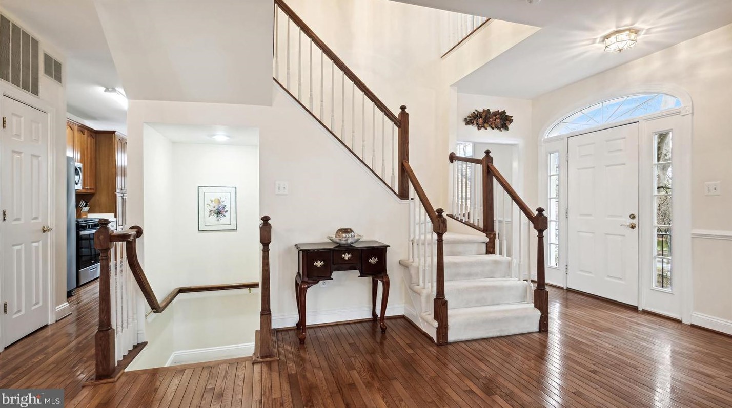 10500 Chancery Ct, Fairfax VA  22030-8108 exterior