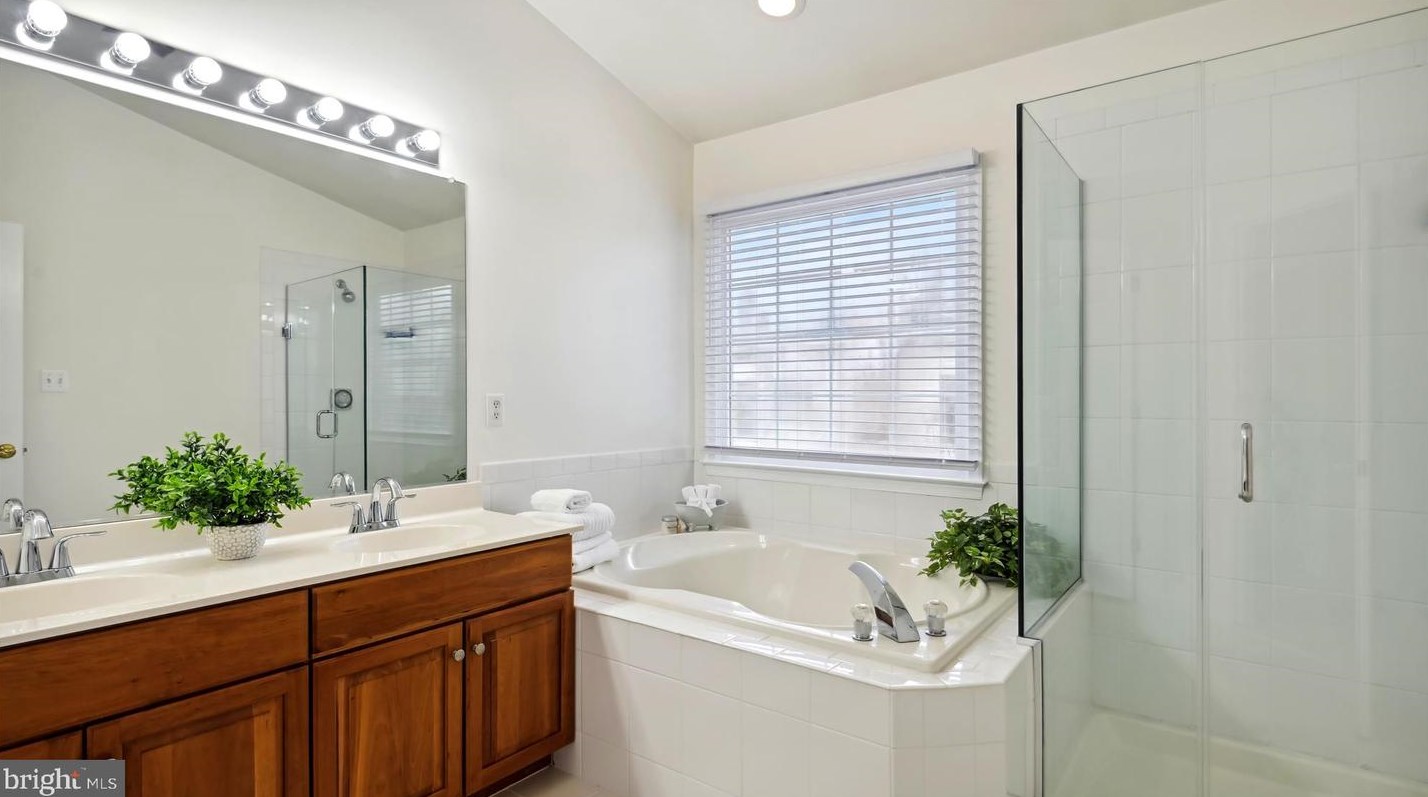 10500 Chancery Ct, Fairfax VA  22030-8108 exterior