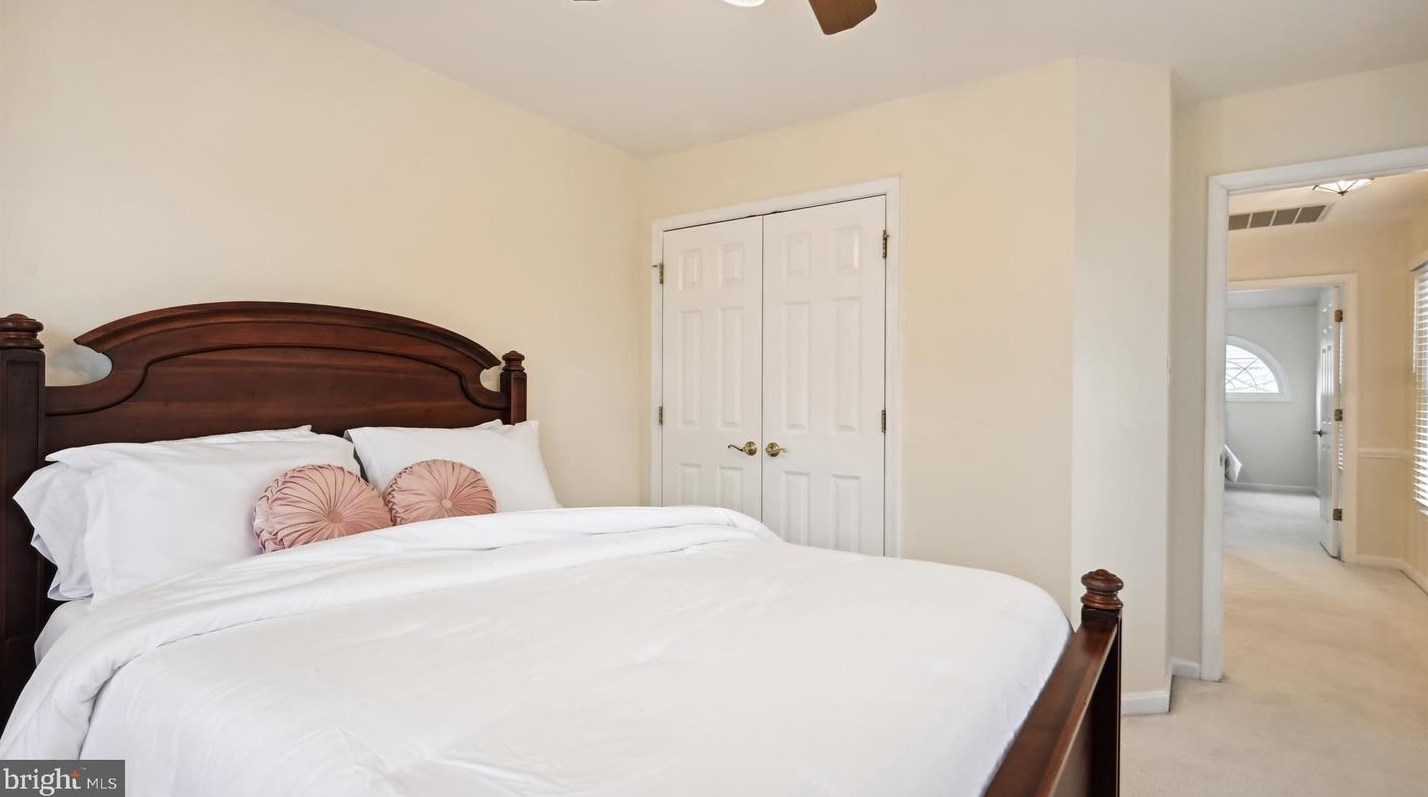 10500 Chancery Ct, Fairfax VA  22030-8108 exterior