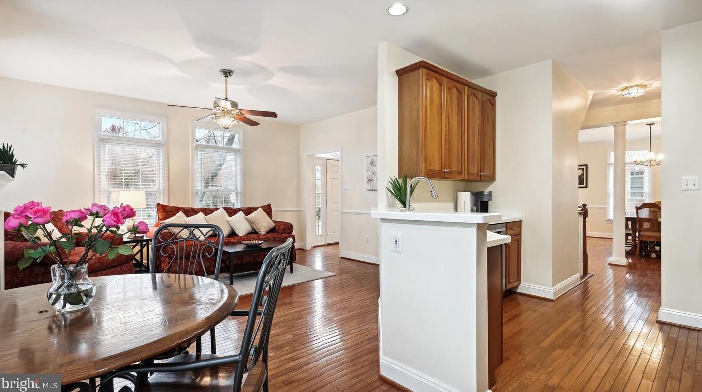 10500 Chancery Ct, Fairfax VA  22030-8108 exterior