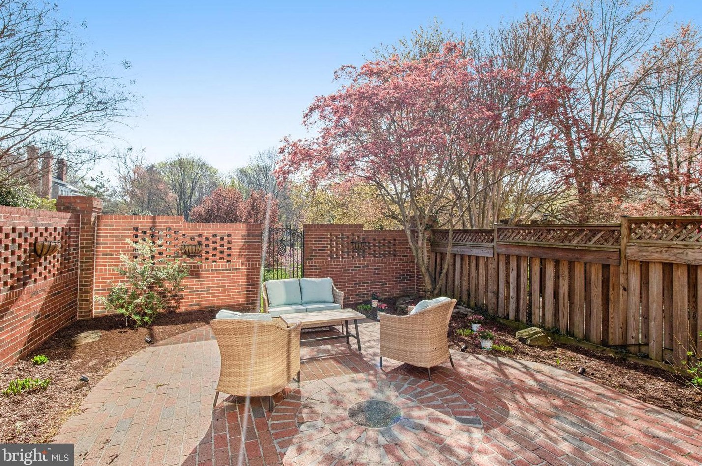 10419 Breckinridge Ln, Fairfax VA  22030-3419 exterior