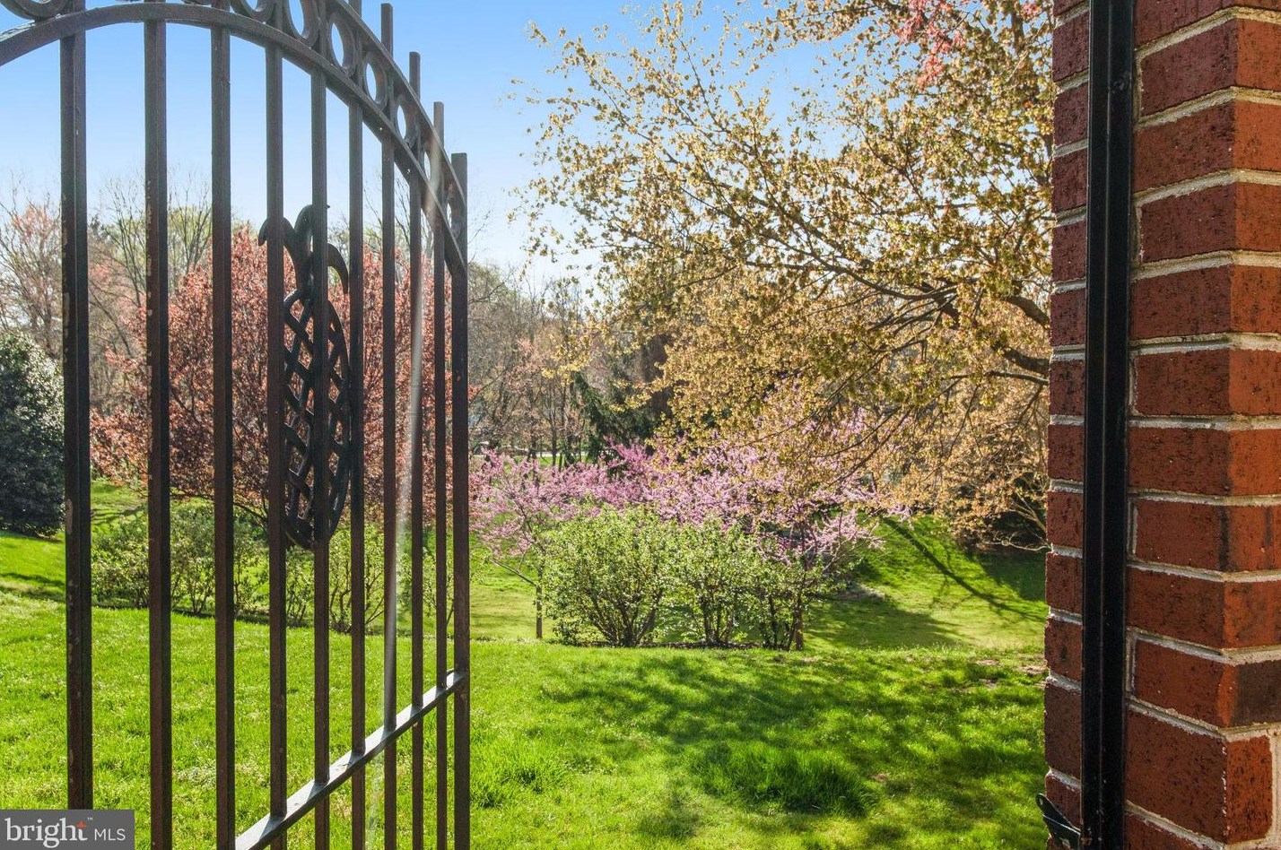 10419 Breckinridge Ln, Fairfax VA  22030-3419 exterior