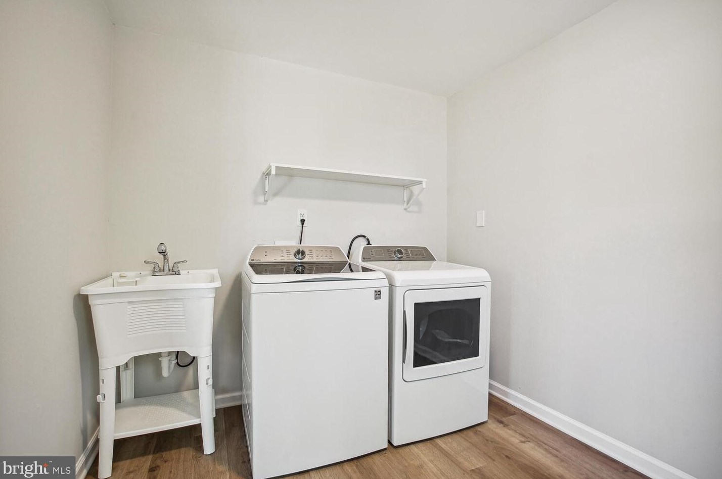 3605 Parklane Rd, Fairfax VA  22030-1828 exterior