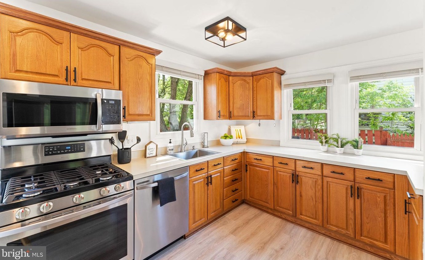 4109 Chestnut St, Fairfax VA  22030-5204 exterior