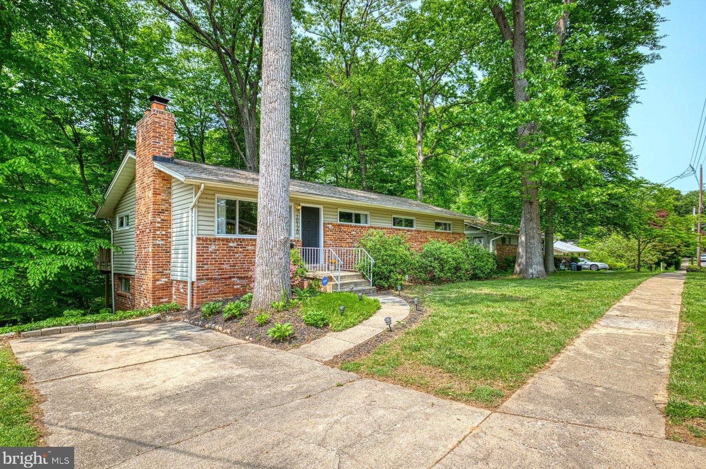 10120 Spring Lake Ter, Fairfax VA  22030-2038 exterior