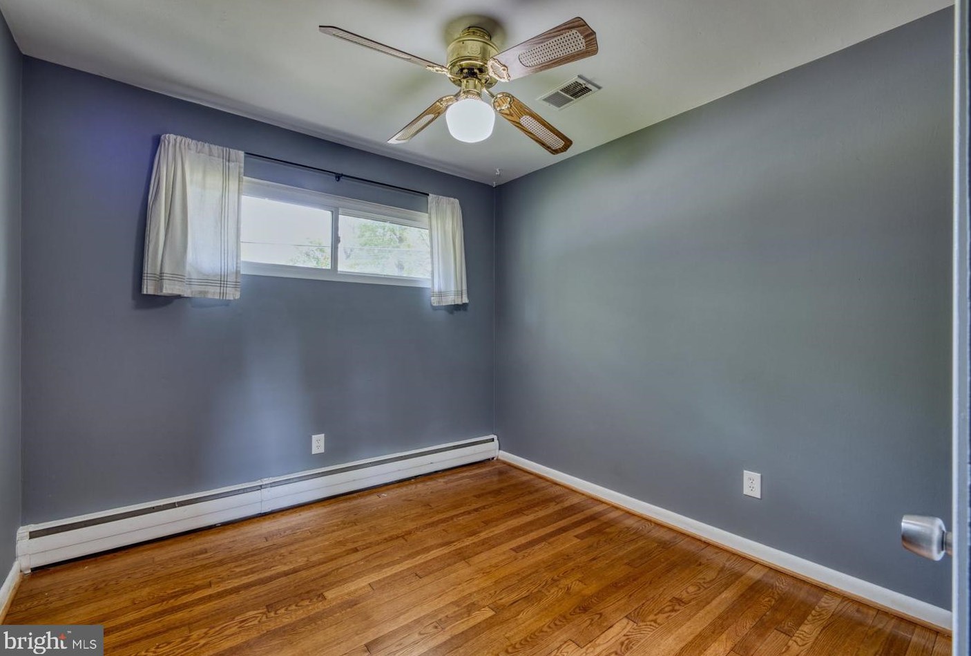 10120 Spring Lake Ter, Fairfax VA  22030-2038 exterior