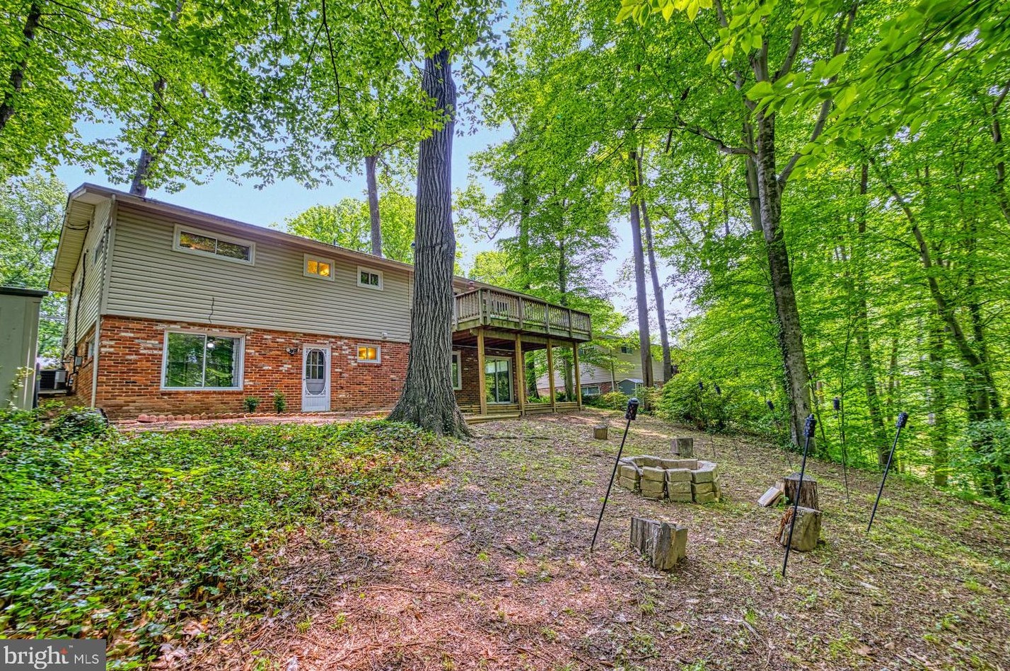 10120 Spring Lake Ter, Fairfax VA  22030-2038 exterior