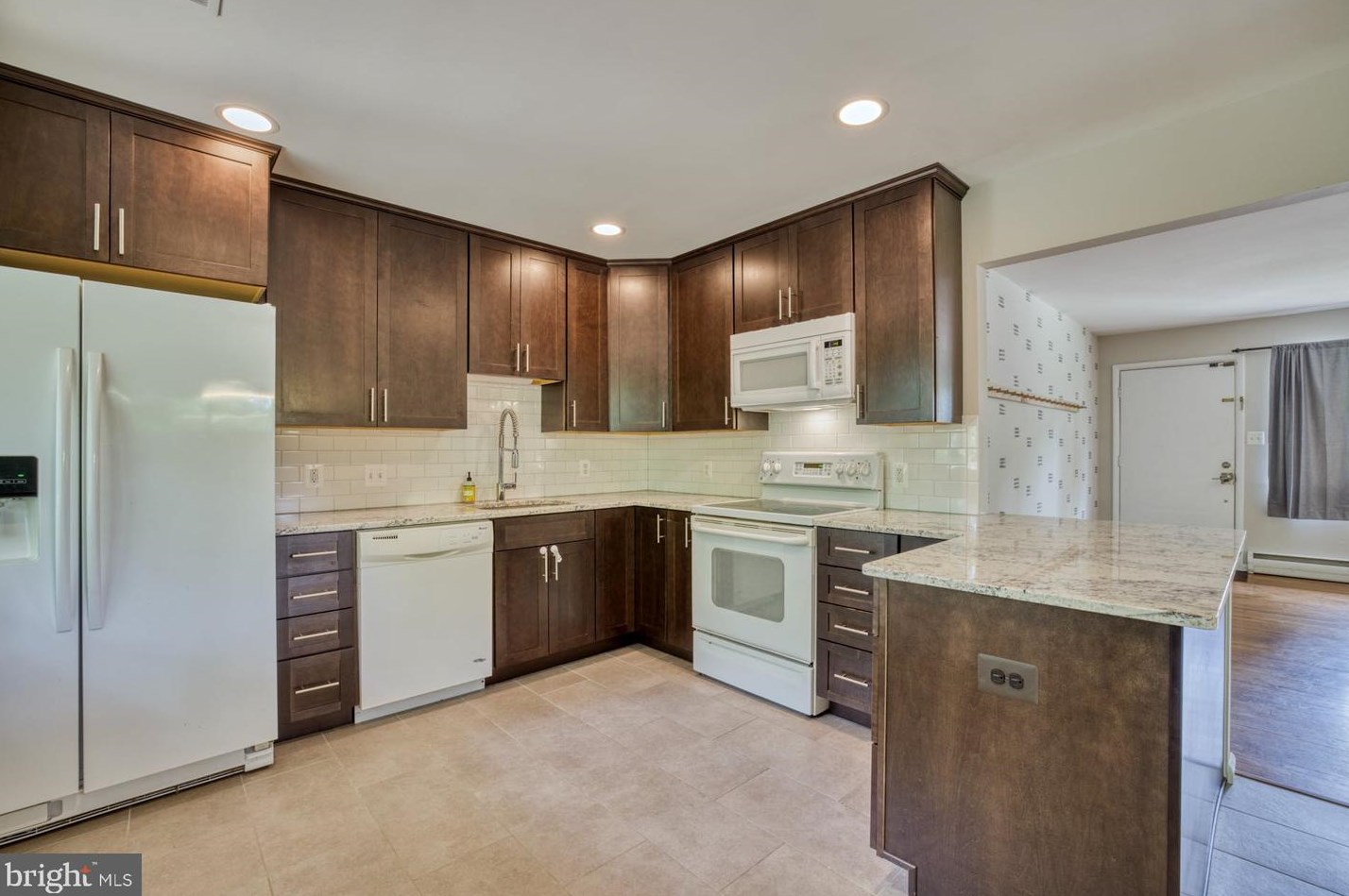 10120 Spring Lake Ter, Fairfax VA  22030-2038 exterior