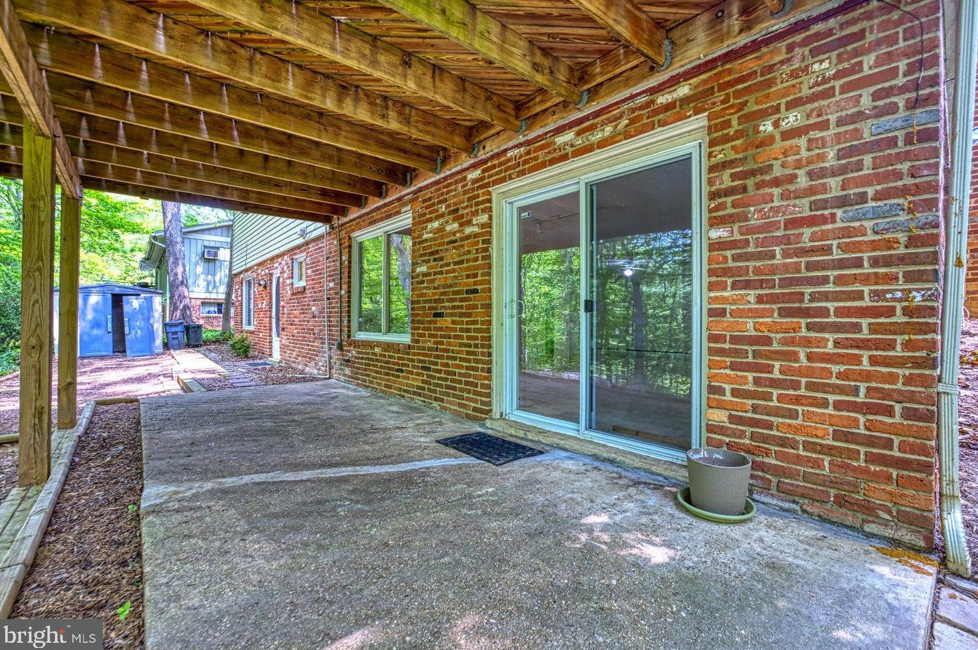 10120 Spring Lake Ter, Fairfax VA  22030-2038 exterior