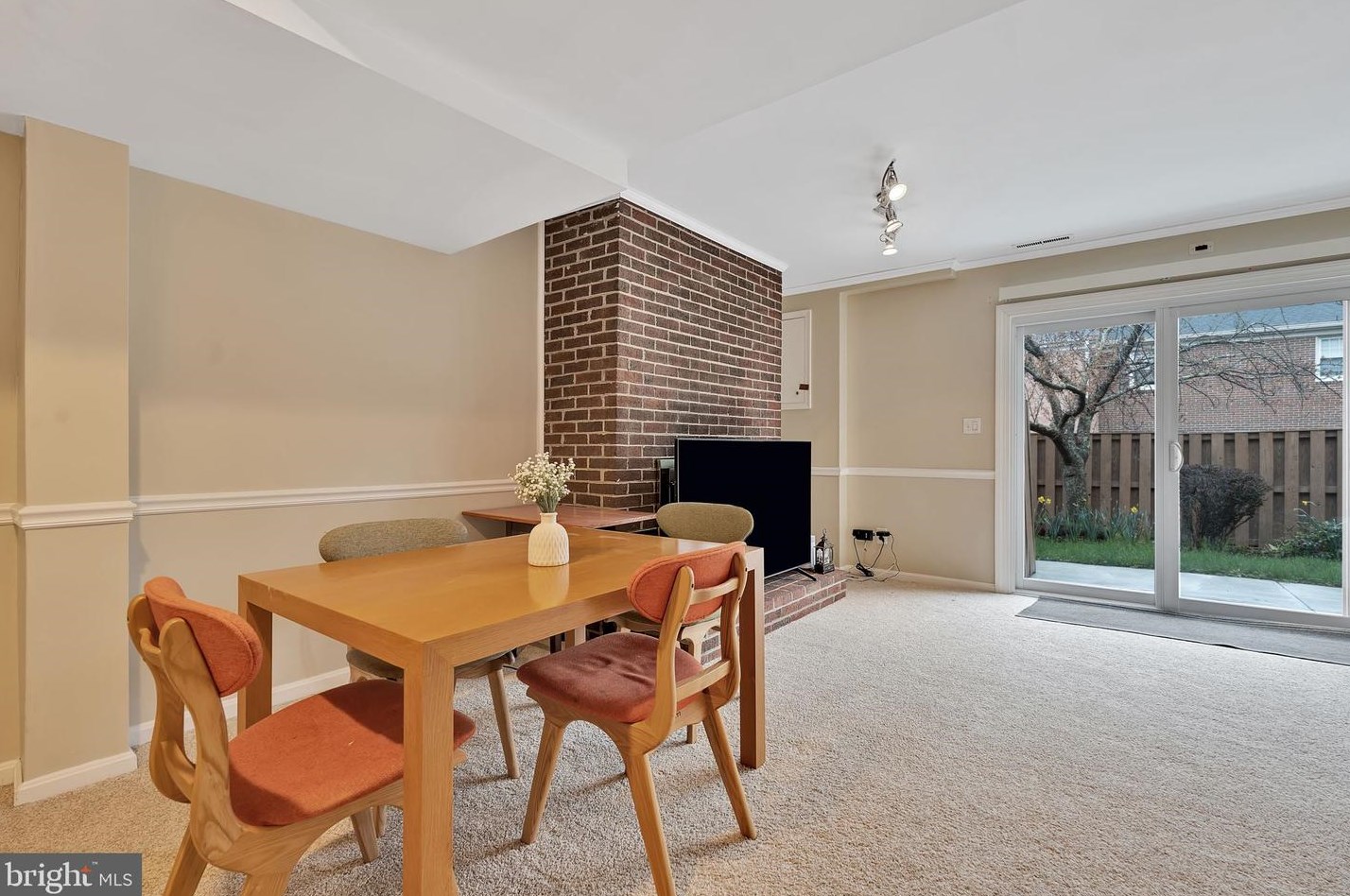 10545 Assembly Dr, Fairfax VA  22030-2701 exterior