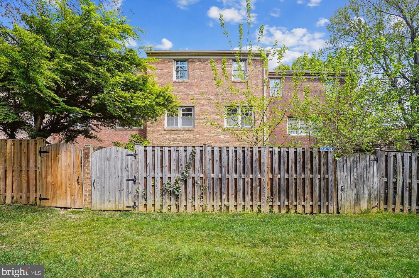 10517 Assembly Dr, Fairfax VA  22030-2701 exterior