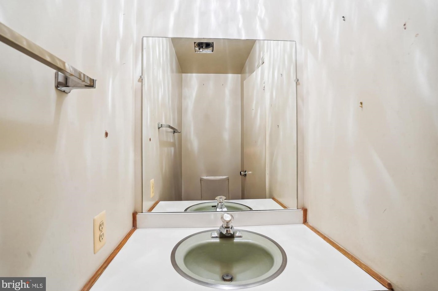 10517 Assembly Dr, Fairfax VA  22030-2701 exterior