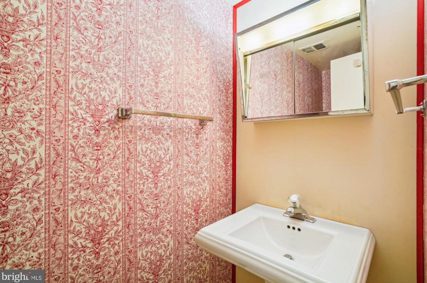 10517 Assembly Dr, Fairfax VA  22030-2701 exterior