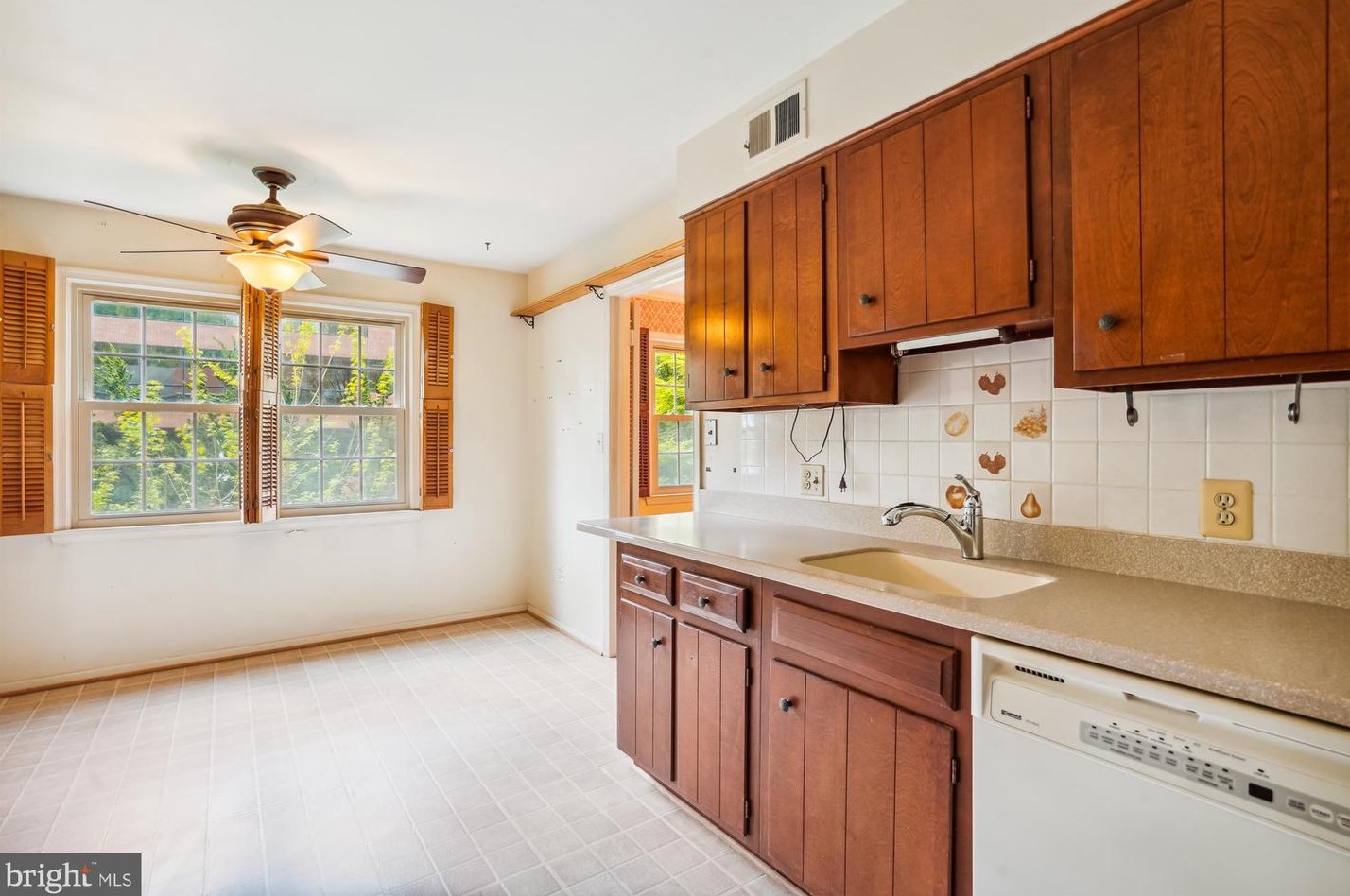 10517 Assembly Dr, Fairfax VA  22030-2701 exterior