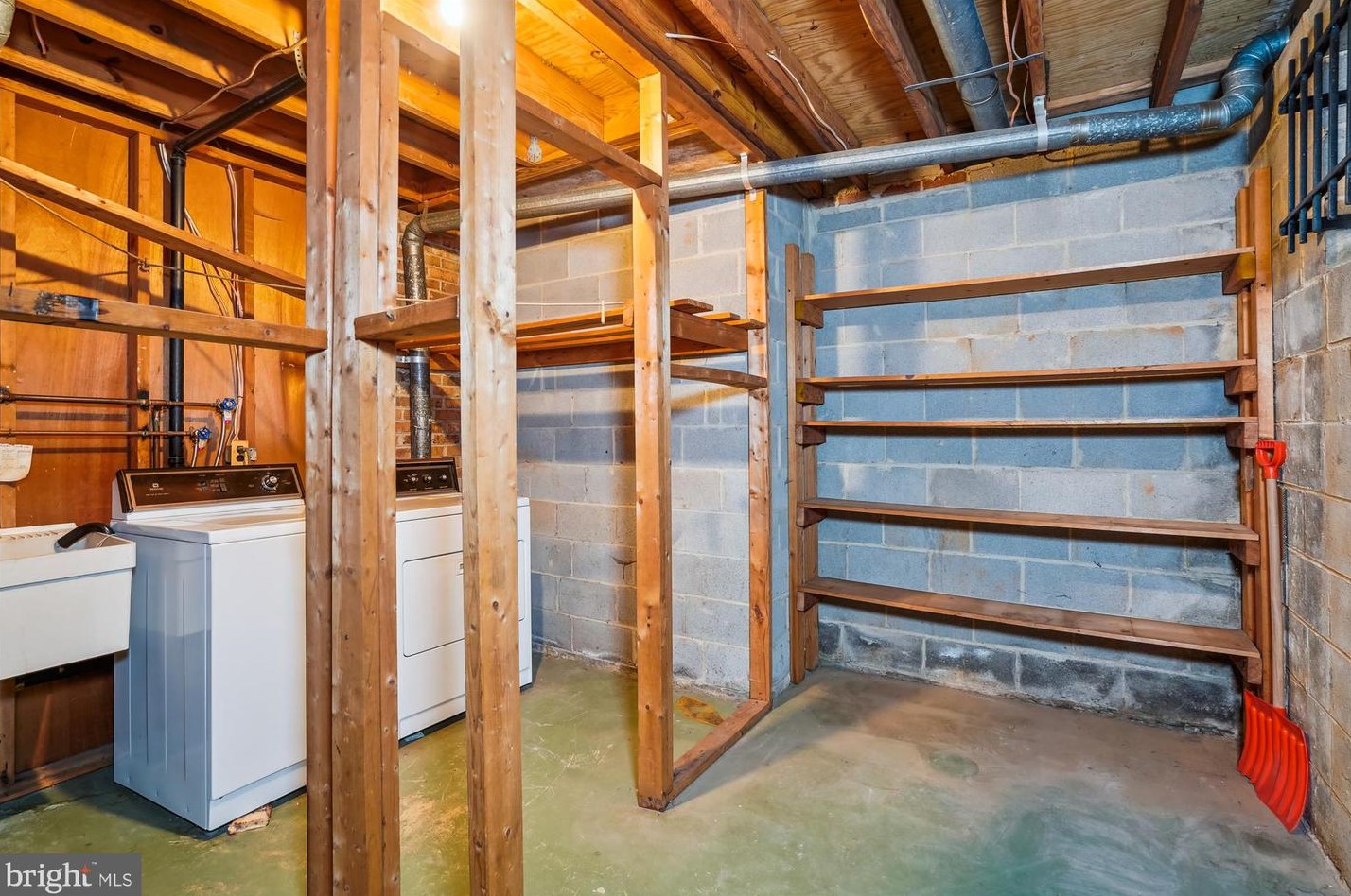 10517 Assembly Dr, Fairfax VA  22030-2701 exterior