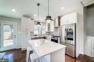 4207 Woodland Dr, Fairfax, VA 22030 - Photo 9