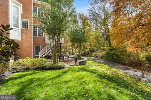 10121 Ratcliffe Manor Dr, Fairfax, VA 22030 - Photo 9