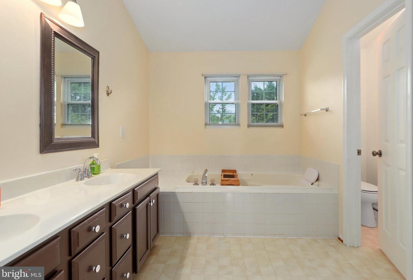 7333 Hazelwood Ct, Warrenton VA  20187-4140 exterior