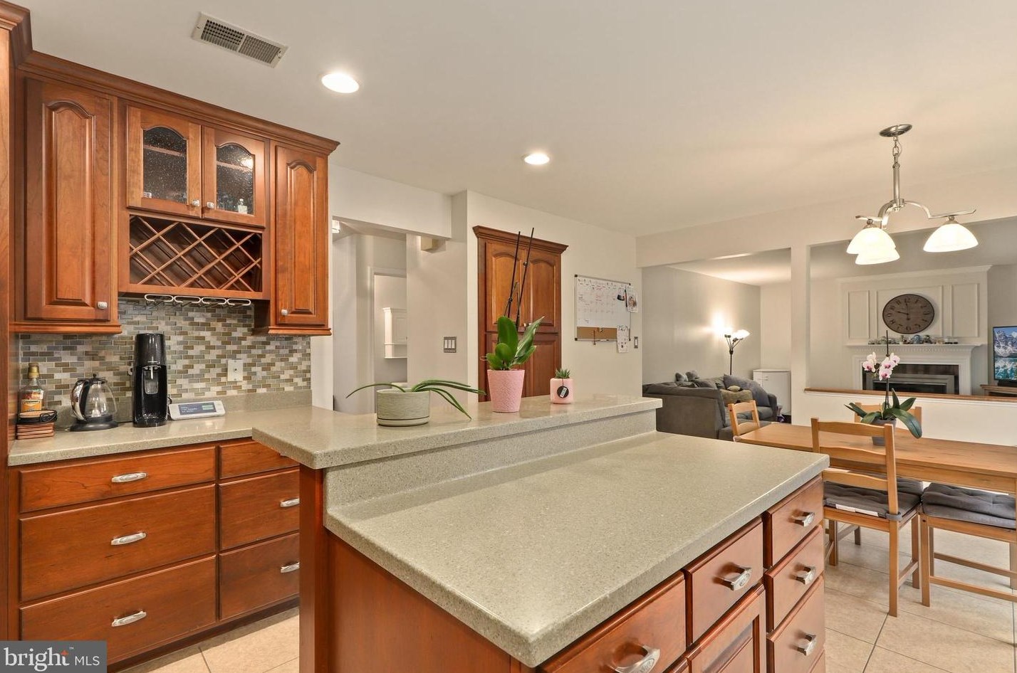 7333 Hazelwood Ct, Warrenton VA  20187-4140 exterior