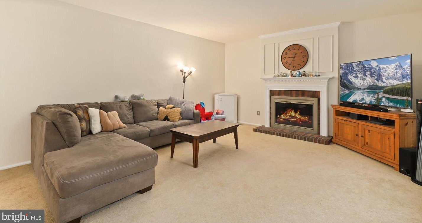 7333 Hazelwood Ct, Warrenton VA  20187-4140 exterior