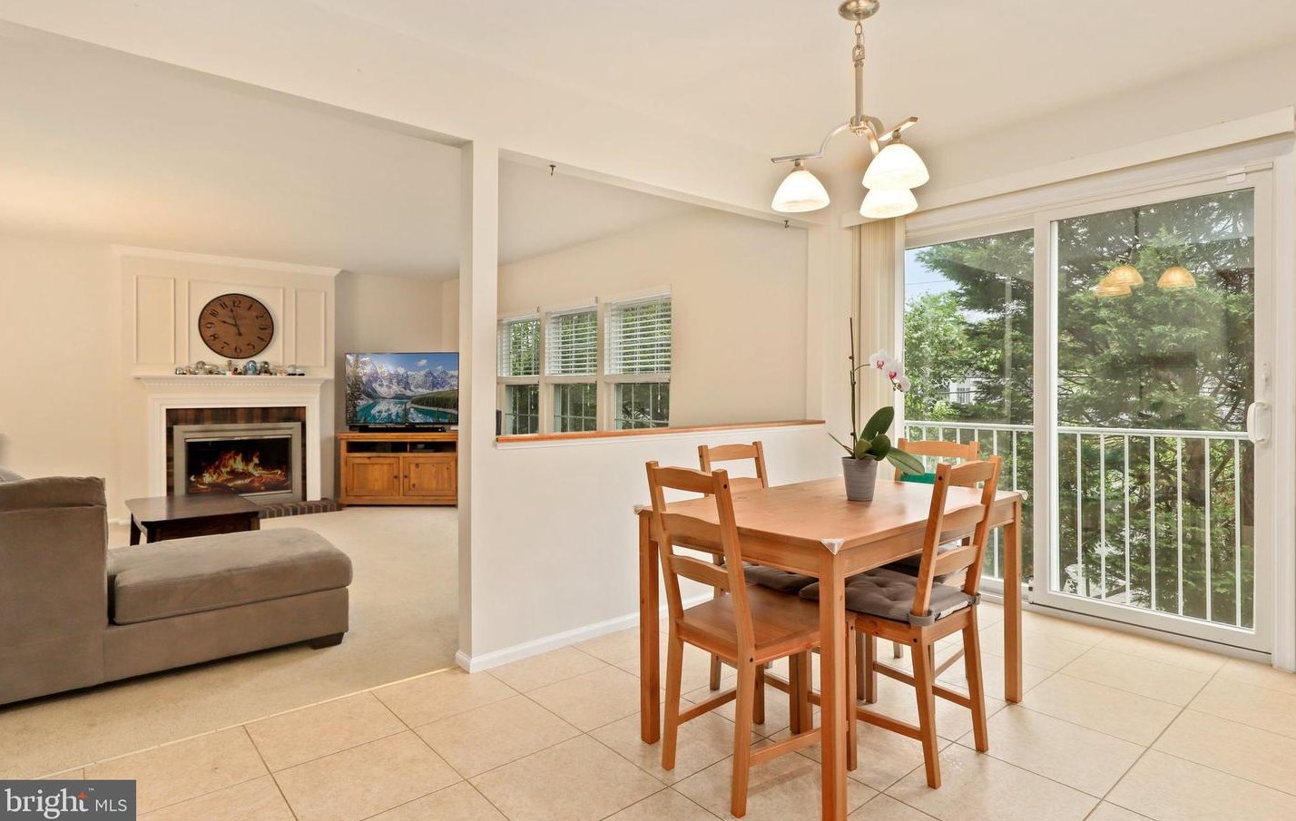 7333 Hazelwood Ct, Warrenton VA  20187-4140 exterior